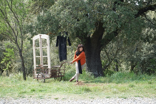 site BEGAT-La-Fille-suspendue©Philippe Laliard