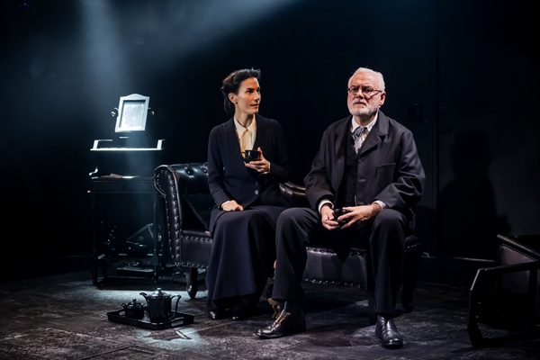 FRA - THEATRE - FREUD, DERNIER COMBAT