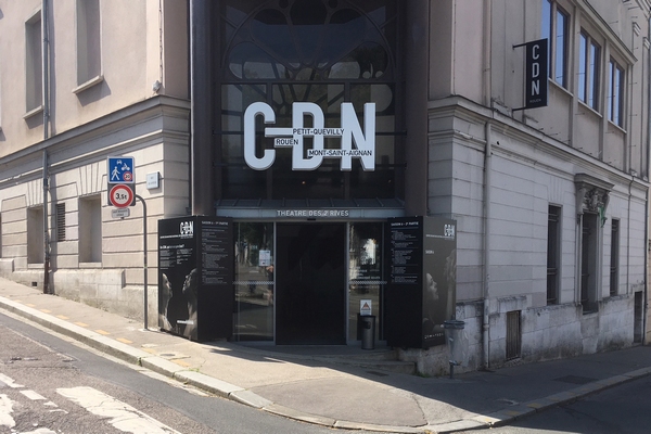 Le Centre Dramatique National de Normandie-Rouen est à la fois lieu de création et lieu de programmation pluridisciplinaire avec également des spectacles « jeune public ». Le CDN programme sur 3 sites : le Théâtre de la Foudre à Petit-Quevilly, le Théâtre des deux rives à Rouen et l'Espace Marc Sangnier à Mont-Saint-Aignan.